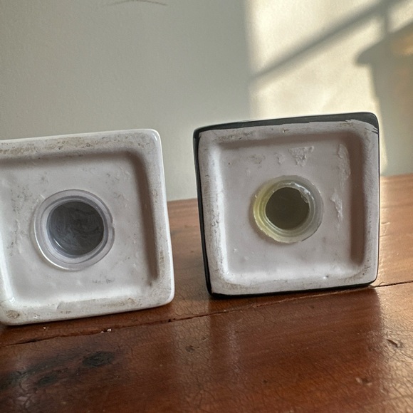 Betty Boop Salt and Pepper Shakers - Black, White, Red, Gold - Picture 4 of 5